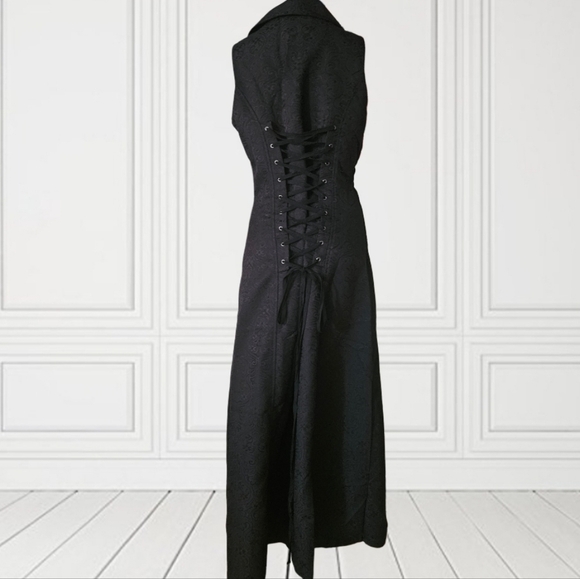 Hearts & Roses London Elegant Black Vest - Picture 4 of 10